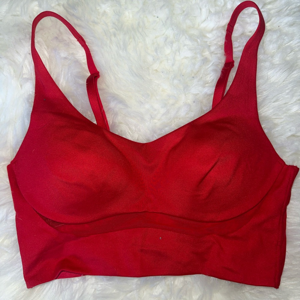 VICTORIAS SECRET RED SPORTS BRA 32C♥️